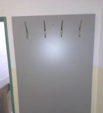 Stôl a vešiak – fotka 2